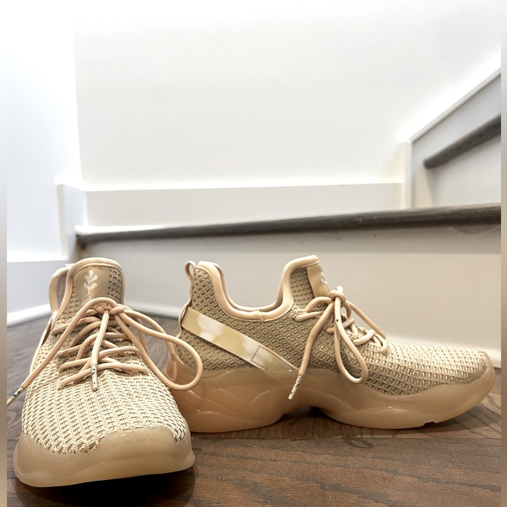 10 Steve Madden Cool Planet Light Beige/Nude Comfortable Sneaker